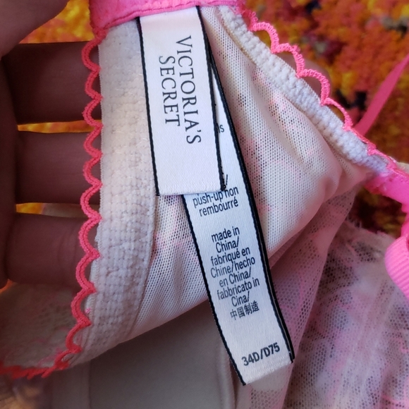 Bundle of two victorias secret lace bras - Picture 3 of 7